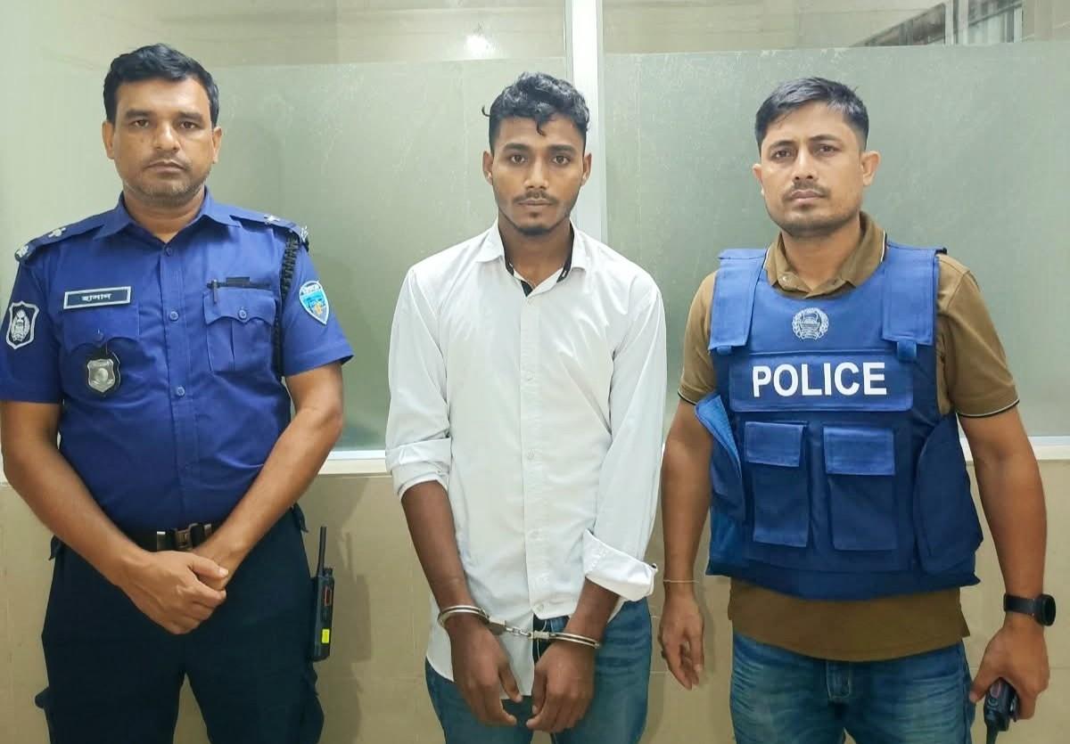 আলীকদমে স্কুলছাত্রীকে ধর্ষণ মামলার প্রধান আসামি আব্দুল হাকিম গ্রেপ্তার